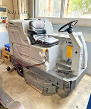 Nilfisk BR 1100 Scheuersaugmaschine Bodenreiniger 36V IPX3 + Exide Ladegerät