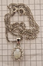 Halskette mit Einem Opal 925