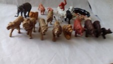 22 alte Kunststofffiguren