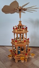 Pyramide nach Art Erzgebirge, Holz, 47 cm hoch, 3 Stockwerke