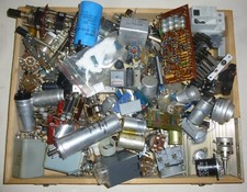 Elektronik Bastler Paket ca. 5 Kg Schalter, Relais Platinen Kondensatoren usw.