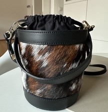 Leder Bucketbag mit Fell