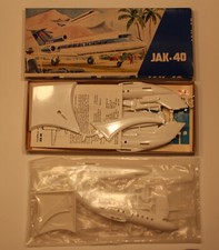 Flugzeug Modellbausatz Plasicart 1:100 VEB Annaberg YAK-40 new tool 1968 2x