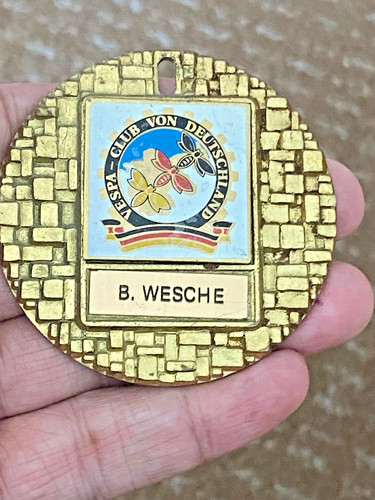 Goldfarbene plakette des - goldfarbene,