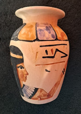 Wunderschöne Vase mit ägyptischen Symbolen (Kalkstein?)