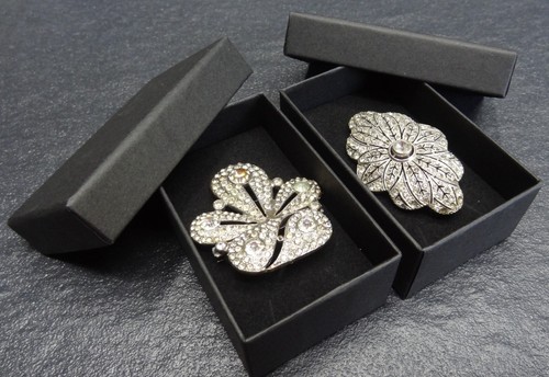 Alte strass brosche - 2x,
