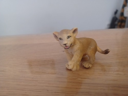 Schleich löwenbaby spielend - löwenbaby,,