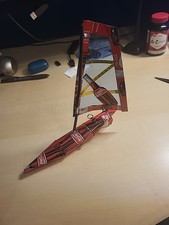 Coca Cola Surfboard mit Segel aus einer Dose