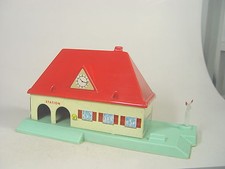 Bahnhof   - Blechspielzeug