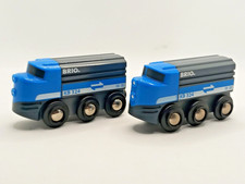 Holzeisenbahn 2 Stck. BRIO 33754 amerikanische Diesellok GEBRAUCHT