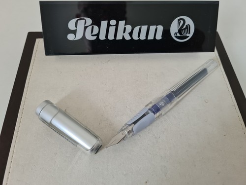 Pelikan pelikano demonstrator - pelikan,