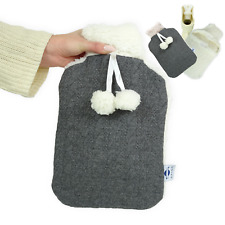 Wärmflasche mit Bezug 2l grau mit weißen Pompons Wärmeflasche Natur Gummi Deckel