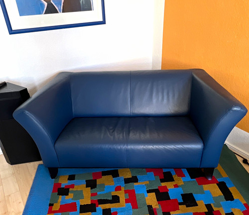 Blaues sitzer ledersofa mit - ledersofa,