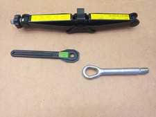 Mercedes W166 ML GLE Bordwerkzeug Wagenheber Abschlepphaken A1645800118