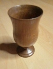 Ritterlicher Holzbecher