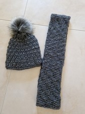 Schal und Mütze  Grau