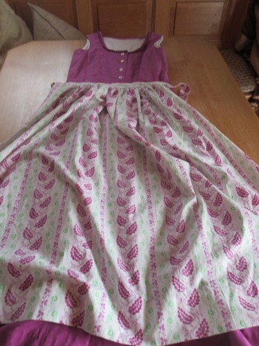 Dirndlkleid mit bluse und - mit,