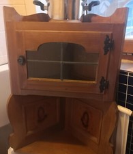 Altes Haengeschraenkchen, Eck