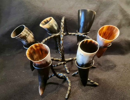 Trinkhornständer incl 6 - trinkhornständer,