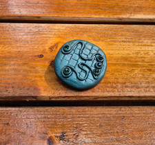 Zeitlose Fimo Brosche grün mit 5 Glassteinen Vintage Handarbeit Unikat rund