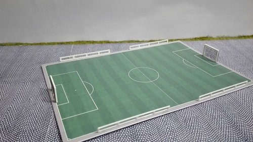Kleiner fußballplatz spur n - fußballplatz,