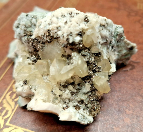 Calcit pyrit dolomit - pyrit,,