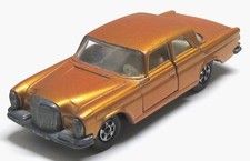 Matchbox Superfast -   Mercedes 300 SE - m.öffnenden Türen - gold