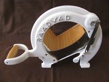 alter Brotschneider / Brotschneidemaschine der Marke RAADVAD  /  Dänemark