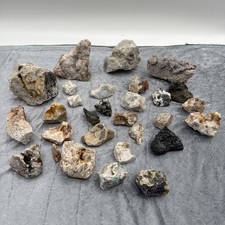 B730 Konvolut Mineralien