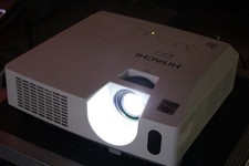 *Hitachi CP-X4011N*LCD Beamer