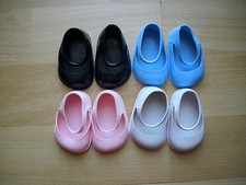4 Paar Puppenschuhe aus