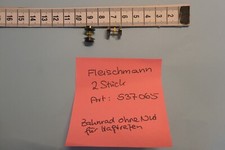 Fleischmann N Piccolo 537065  2 x Achse/Zahnrad ohne Nut Haftreifen Neu/OVP