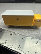 YELLOW POST MAGIRUS DEUTZ