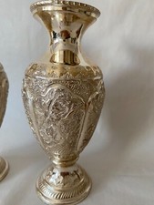 Ein Paar silberne Vasen mit