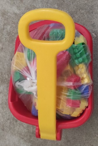 Schubkarre mit spielbausteine - schubkarre,