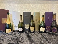 Leere Sektflasche mit Box