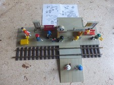 Playmobil 4370 Bahnhof/Bahnsteig Neustadt, Figuren + orig. Bauplan + 2 Schienen!