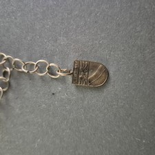 Silberne Krawattenkette mit Wappenanhängern – Vintage Accessoire