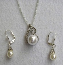 Kette oder Ohrringe mit Perle