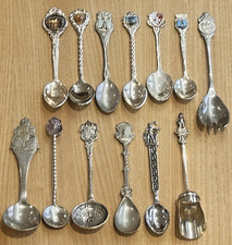 Kleines Lot Sammellöffel mit