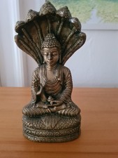 Buddha sitzend Figur Messing mit Schirm 20 cm hoch, ca. 10 cm breit