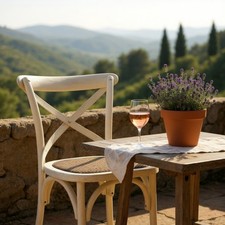 Cremefarbener Esszimmerstuhl