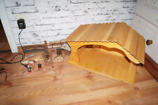Krippe aus Holz mit Beleuchtung und div. Zubehör