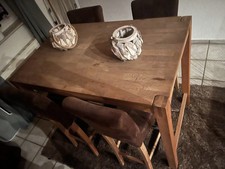 Hoch Tisch Mit Vier Passenden Stühlen 