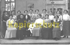 Ort unbekannt, AK Saalfeld  Mauxion Schokoladenfabrik (?) Frauen Foto um 1930