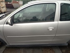Opel Corsa C 3-TRG Bj 2005 original Tür vorn links  Z157 Starsilber Facelift