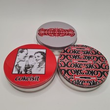 Coca-Cola Deko Dosen mit 14 Tassenuntersetzern Retro Sammelset