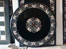 Runder schwarzer Marmor