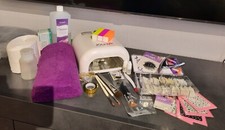 Nagelhärter-Lampe mit diversen Zubehör für Acrylnägel zu verkaufen.