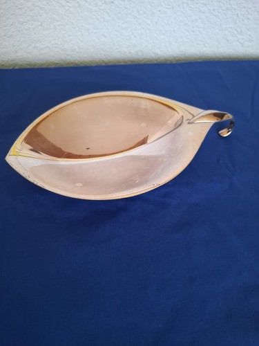 Silberne schale form eines - form,